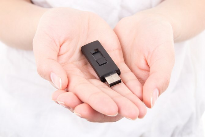 USB Sürücü Elde Tutuldu