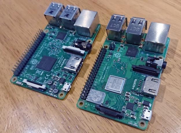 İki farklı Raspberry Pi modeli