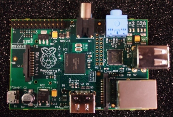 Raspberry Pi - Kredi Kartı Büyüklüğünde ARM Bilgisayar - Sizin İçin Sadece 25 $ Ahududu Pi Betaboard