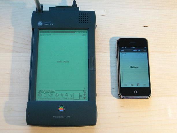 640-Apple_Newton_and_iPhone