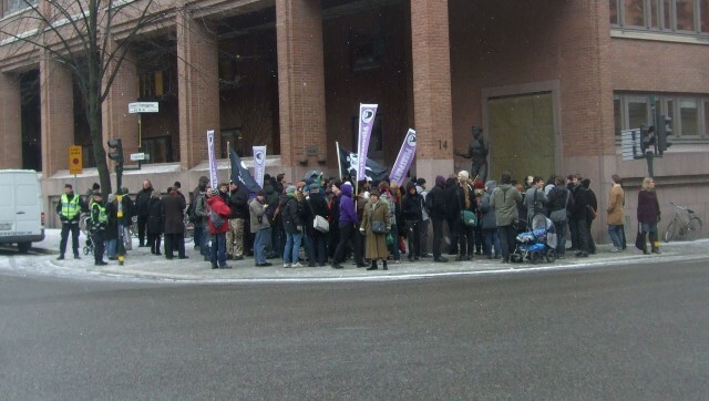 Stockholm'deki duruşmayı protesto etmek