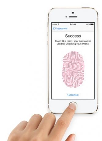 Apple, Touch ID, Daha Hızlı İşlemci ve Yeni Kamera Özellikleri ile iPhone 5s'i piyasaya sürüyor