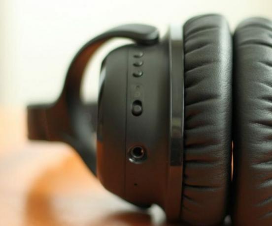 Audeara A-01 Kablosuz Kulaklık Yaşlılıkta İşitme Kaybına Yardımcı Olabilir mi? (İnceleme ve Hediye) sol kulaklık audeara a01 kulaklık 600x500