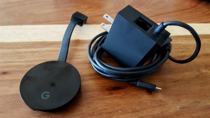 Chromecast'e ultra ve adaptörü