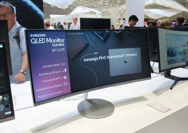 IFA 2018'de Oyun: Yenilikler ve Yenilikler Samsung CFG70 Kavisli QLED Oyun Monitörü 001 IFA2018 670x472