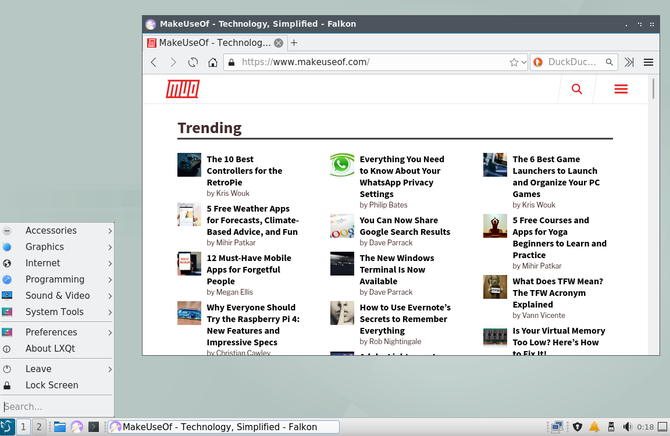 LXQt'un uygulama menüsü ve açık bir web tarayıcısı