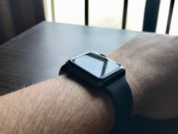 Apple Watch Fitbit 2'den Daha İyi