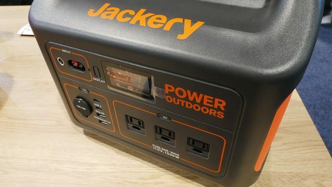 Jackery'de CES'te 2 Yeni Taşınabilir Elektrik Santrali Var: Yükseltmeniz Gerekiyor mu? ceket 2 670x377